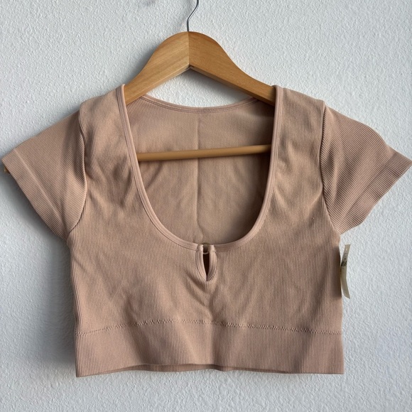 NWT Aerie Superchill Seamless Ring Cap Sleeve Bra Top Nude Neutral Rib Keyhole M - Picture 4 of 9